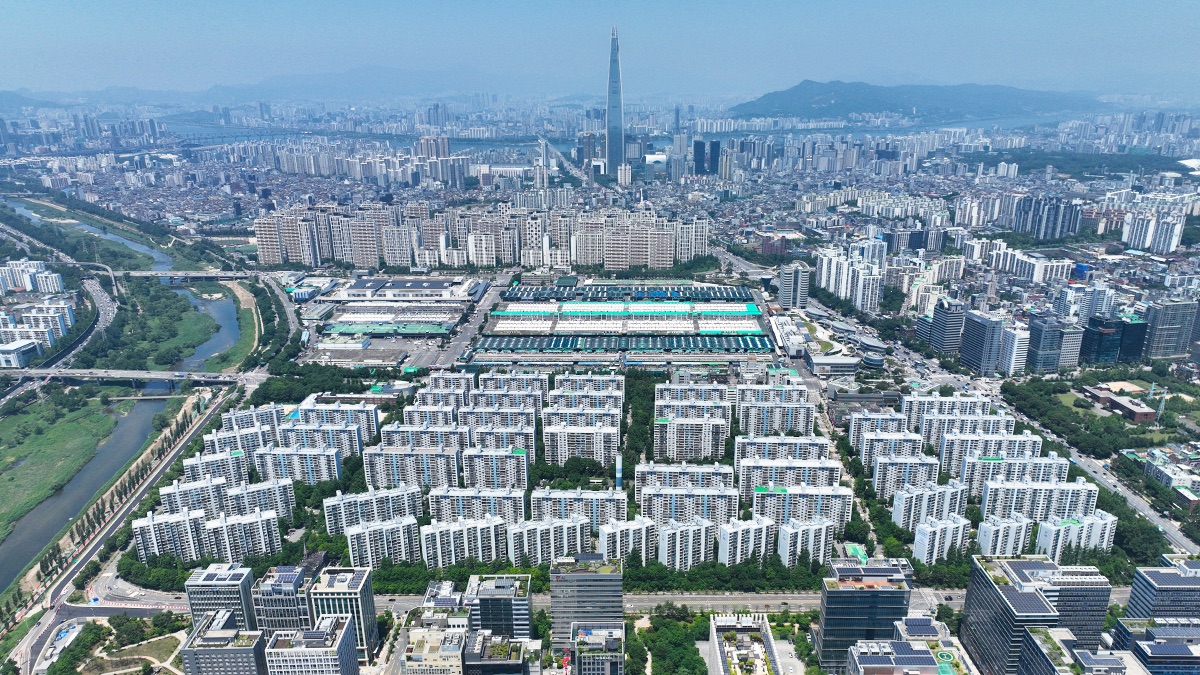 올림픽훼밀리타운 항공 전경 · 잠실 롯데월드타워 원경