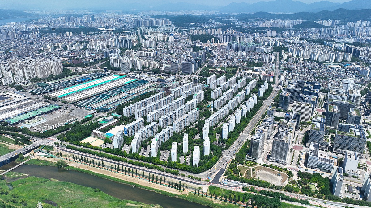 올림픽훼밀리타운 항공 전경 · 탄천변