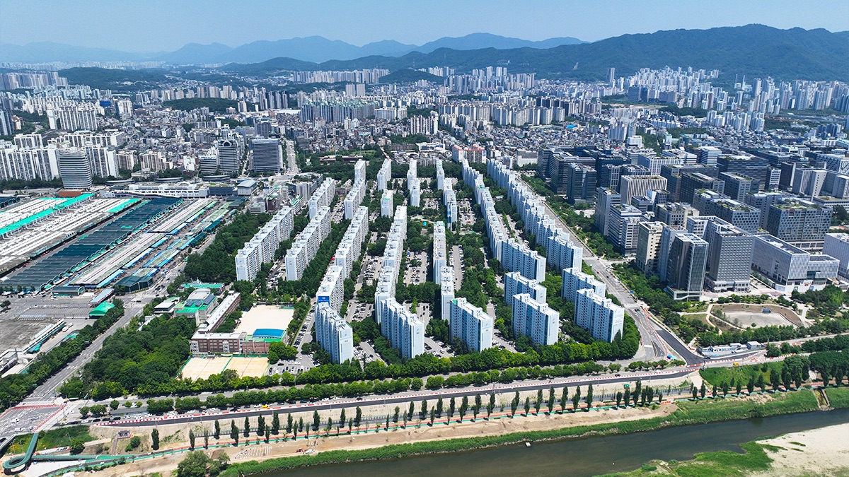 올림픽훼밀리타운 항공 전경 · 탄천변